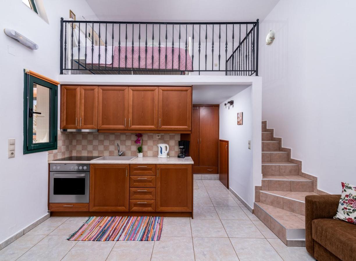 Vrisanos Apartment Pitsidia Exterior photo
