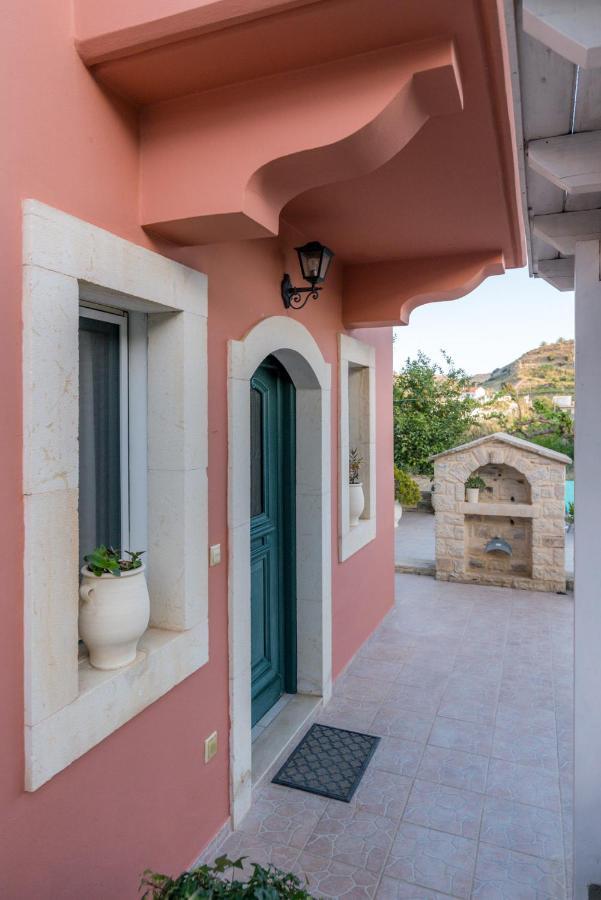 Vrisanos Apartment Pitsidia Exterior photo