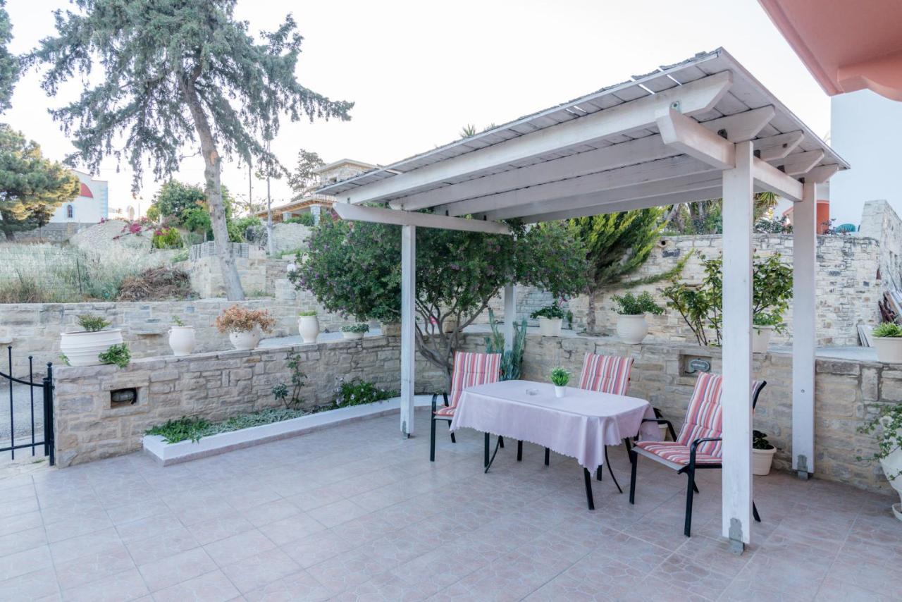 Vrisanos Apartment Pitsidia Exterior photo
